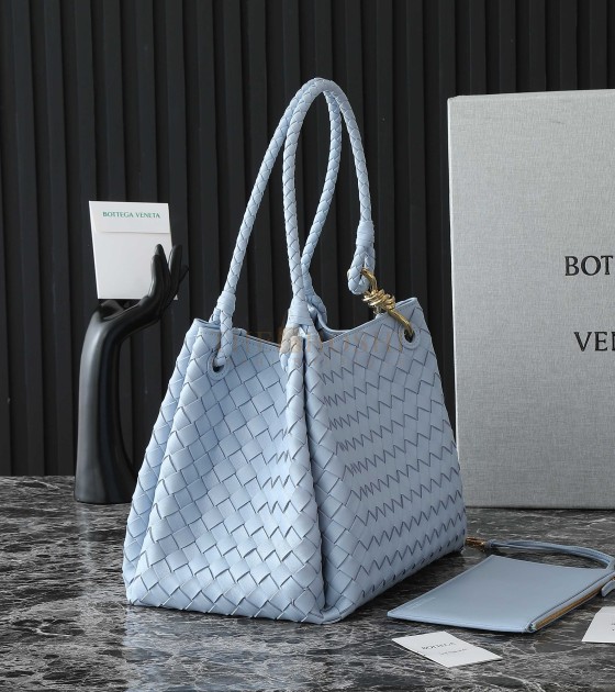 B0tt*ga Ven*ta Parachute Bag in Fondant Intrecciato Lambskin Size 30*26*20CM Master Quality