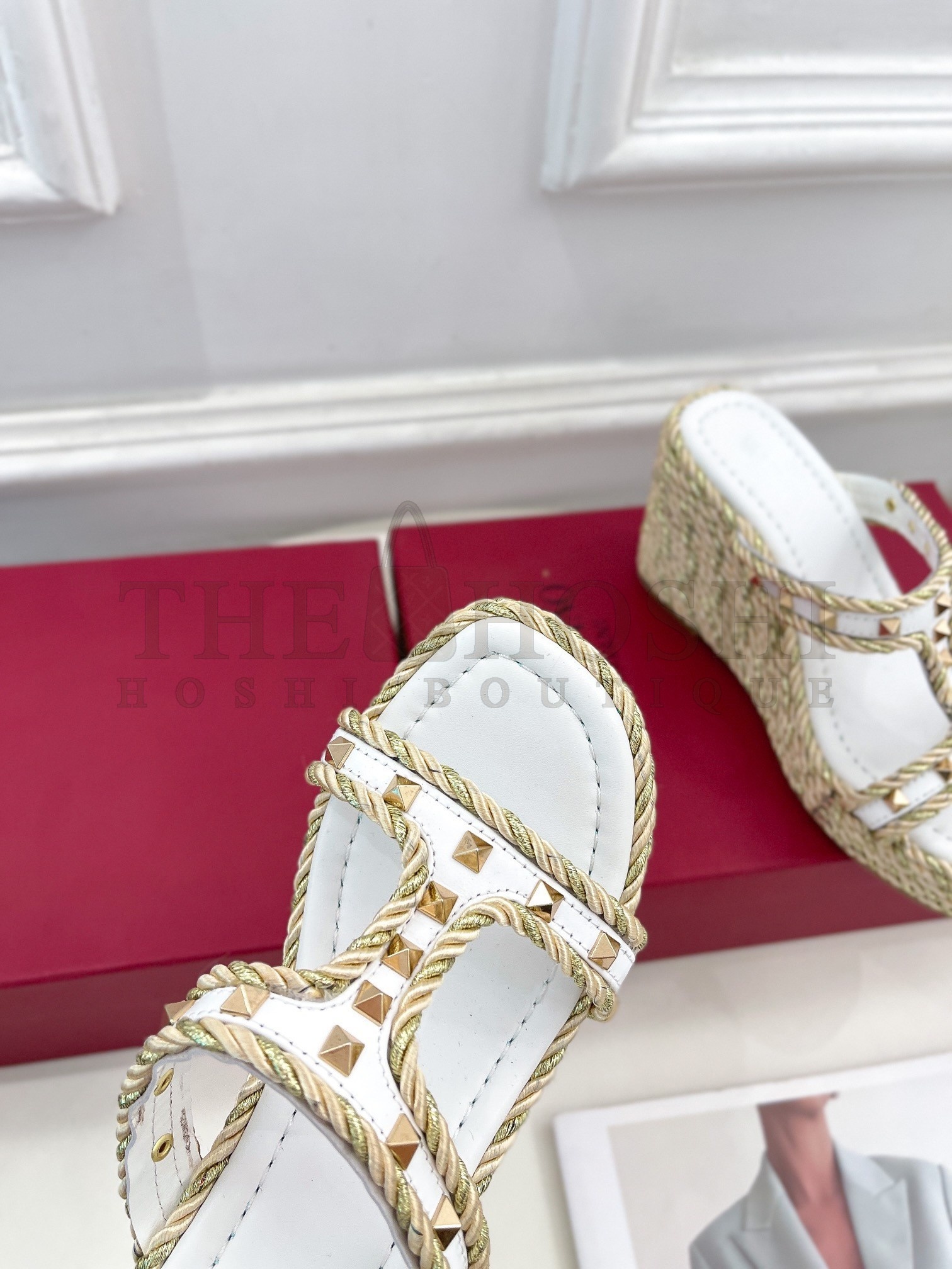 Va1e*ntin0 Garavani Rockstud Wedge Sandals in White Calfskin Master Quality