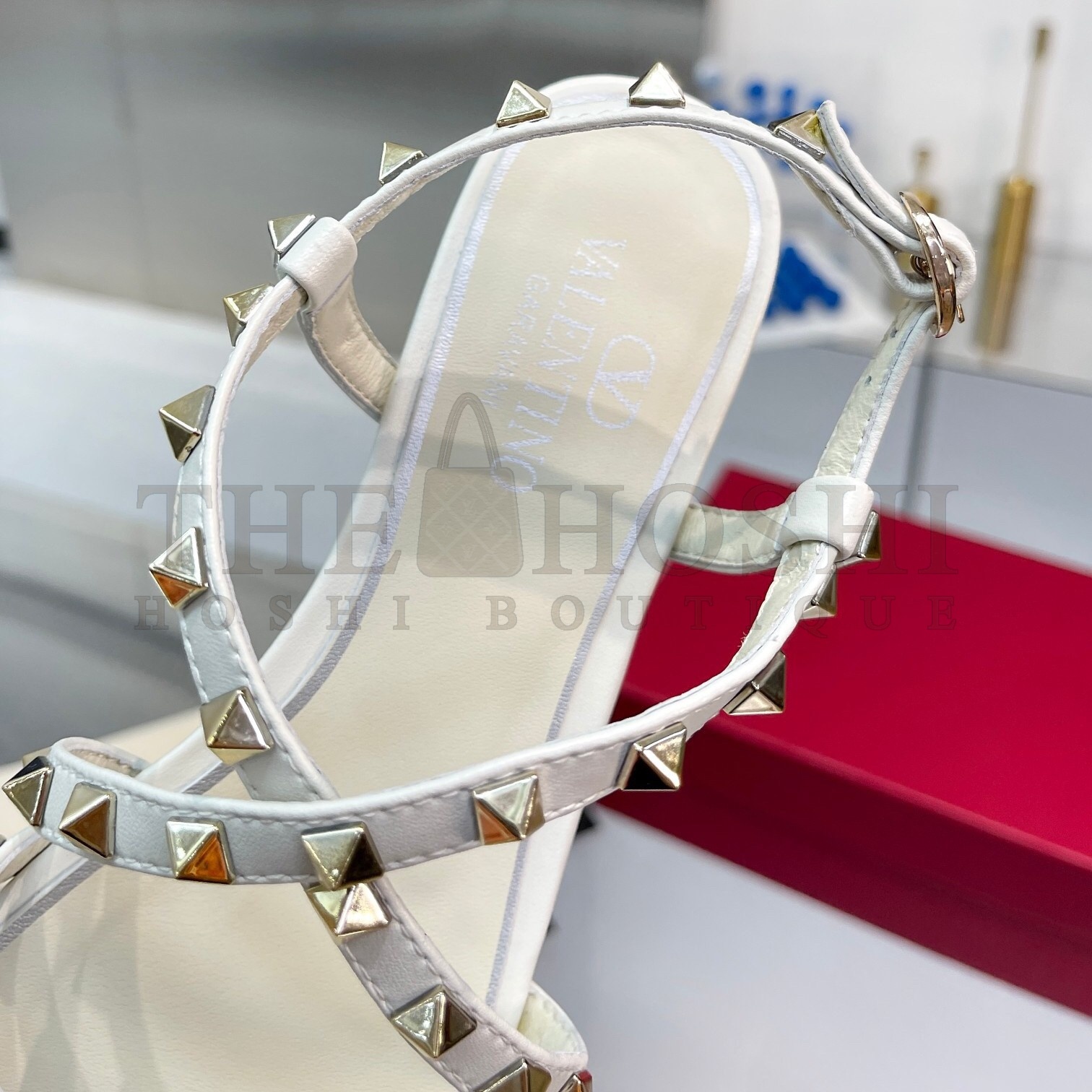 Va1e*ntin0 Rockstud Flat Sandals with Straps in White Leather Master Quality