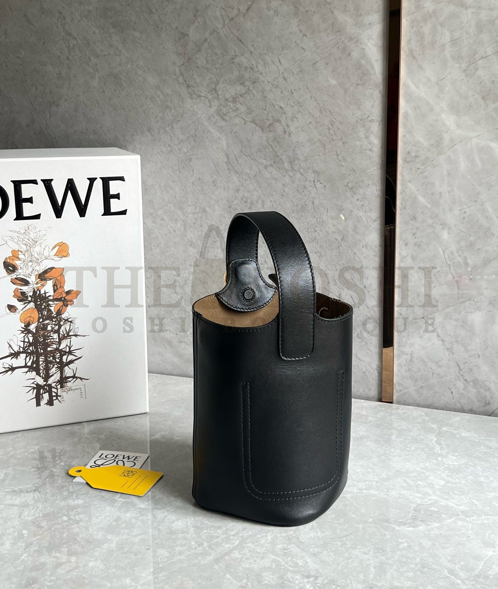 L0ew* Mini Pebble Bucket Bag in Black Calfskin Master Quality