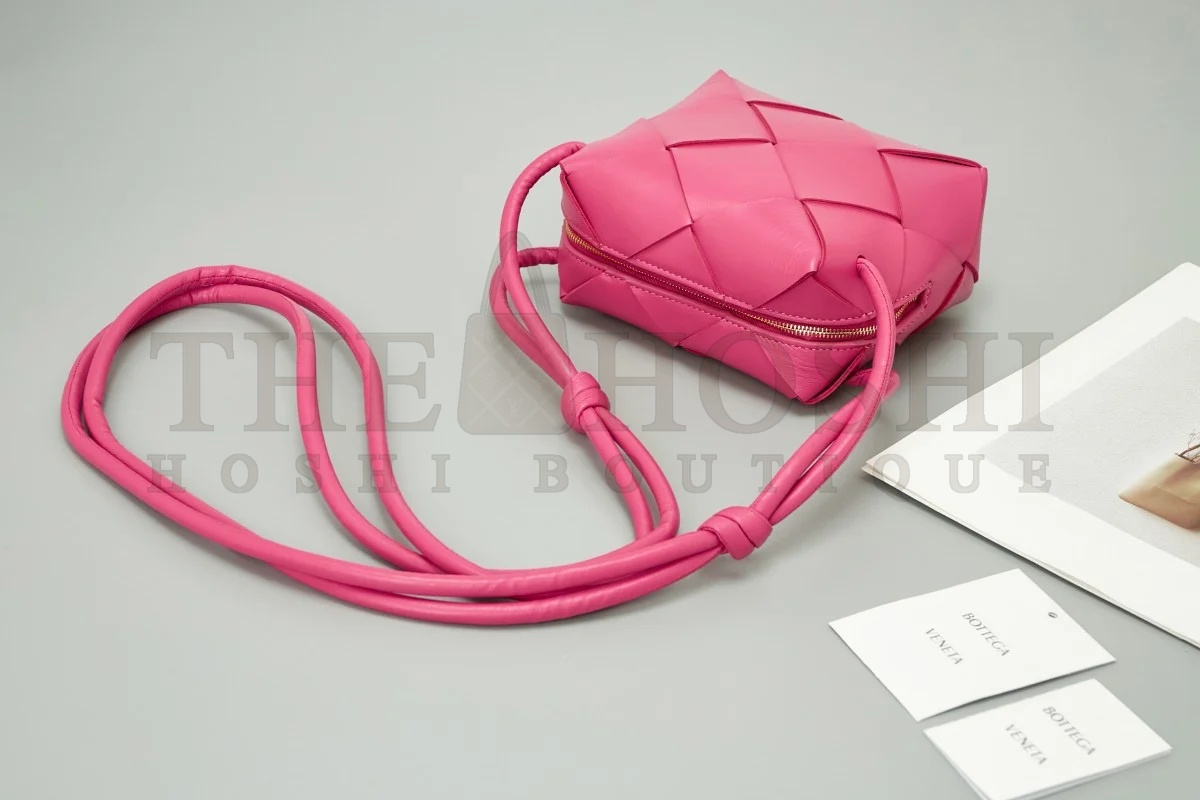 B0tt*ga Ven*ta Mini Cassette Camera Bag In Cranberry Lambskin Master Quality