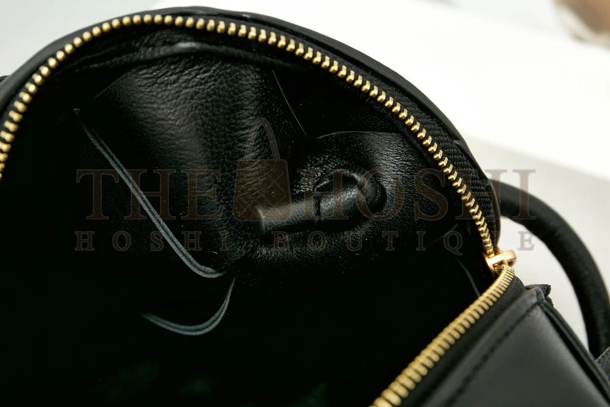 B0tt*ga Ven*ta Mini Cassette Camera Bag In Black Lambskin Master Quality