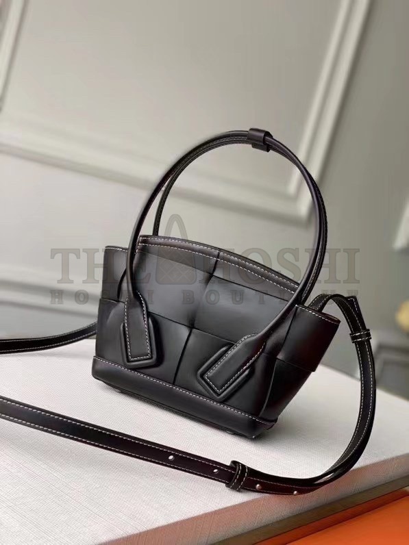 B0tt*ga Ven*ta Mini Arco Bag In Black Intrecciato Calfskin Master Quality