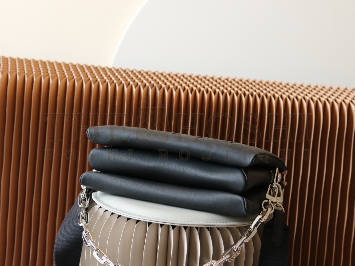 L0vis Vvtt0n LV Women Coussin PM Handbag Black Lambskin Cowhide Leather M23056 size:26x20x12cm Master Quality