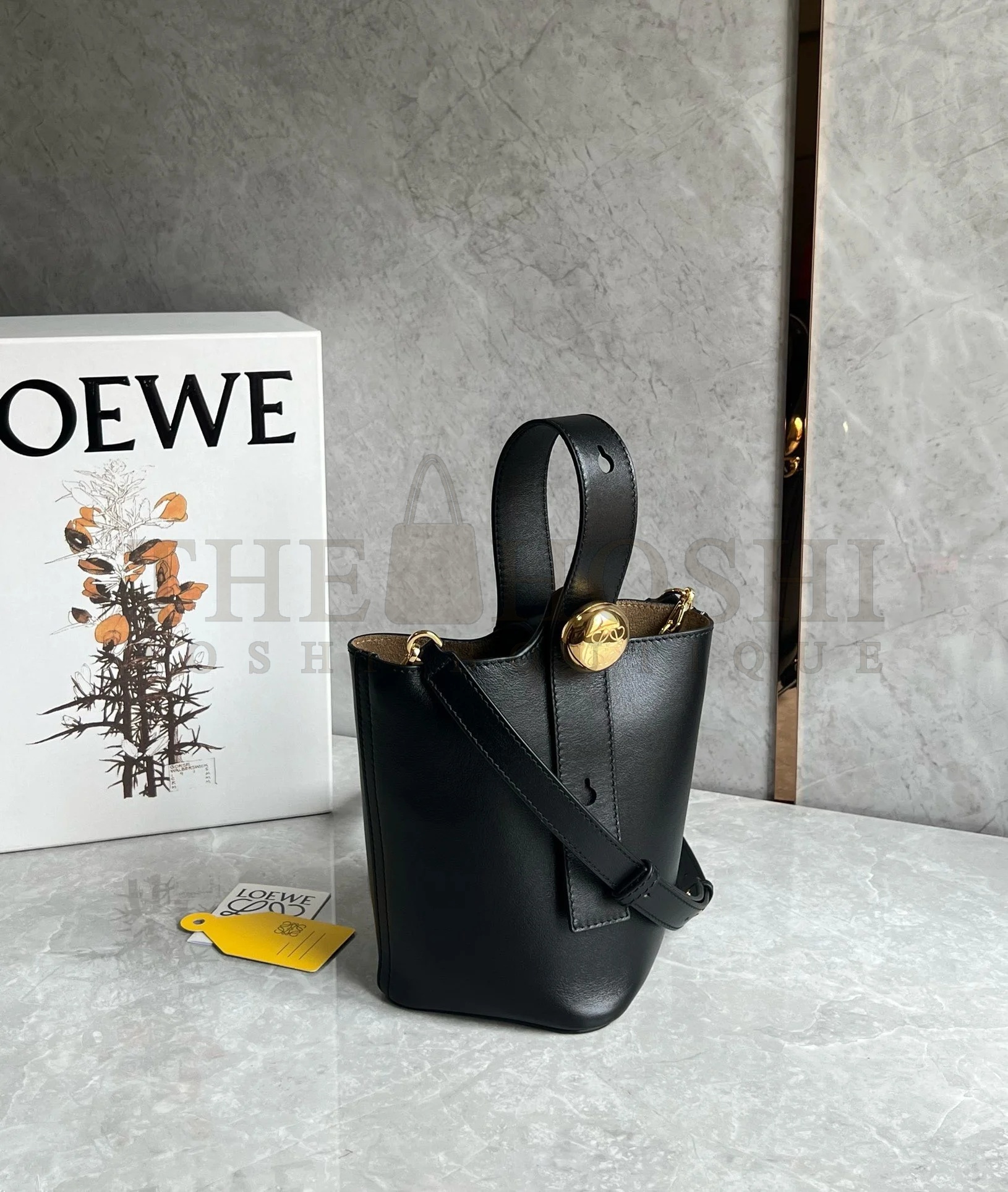 L0ew* Mini Pebble Bucket Bag in Black Calfskin Master Quality