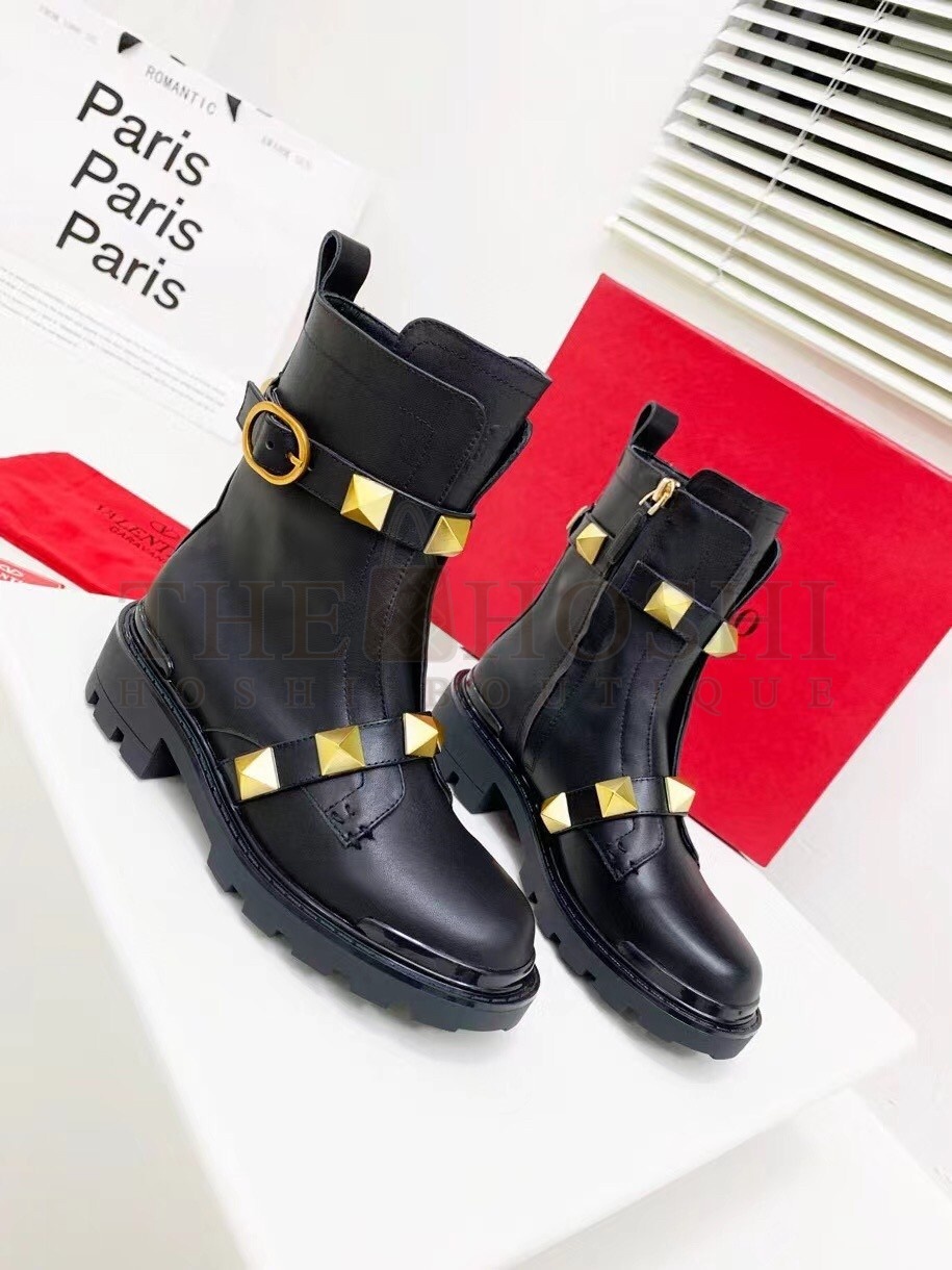 Va1e*ntin0 Roman Stud Combat Boots In Black Calfskin Master Quality