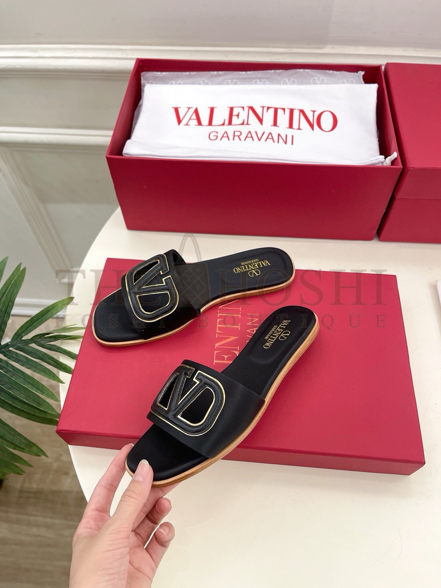 Va1e*ntin0 VLogo Cut-out Slide Sandals in Black Leather Master Quality