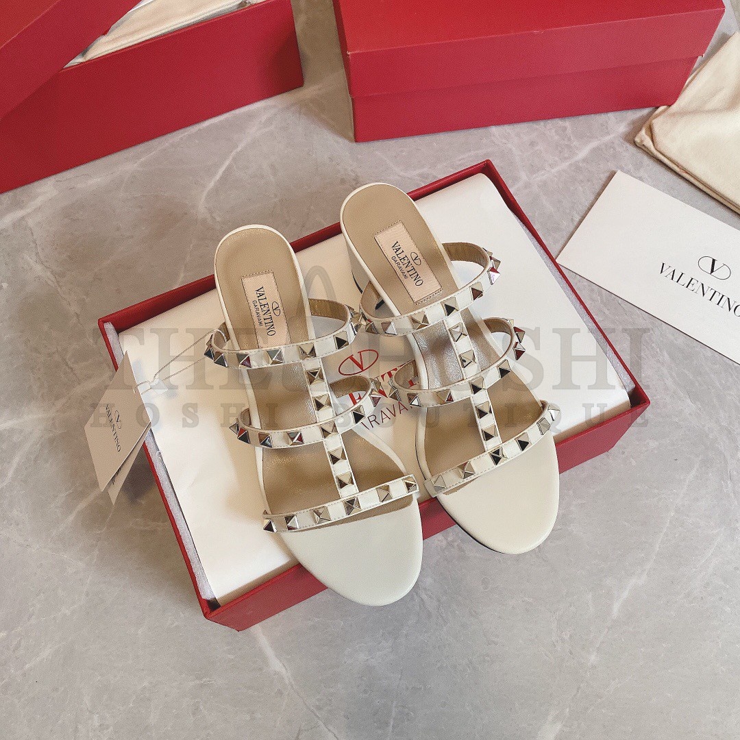 Va1e*ntin0 Garavani Rockstud Flat Sandals In White Calfskin Master Quality