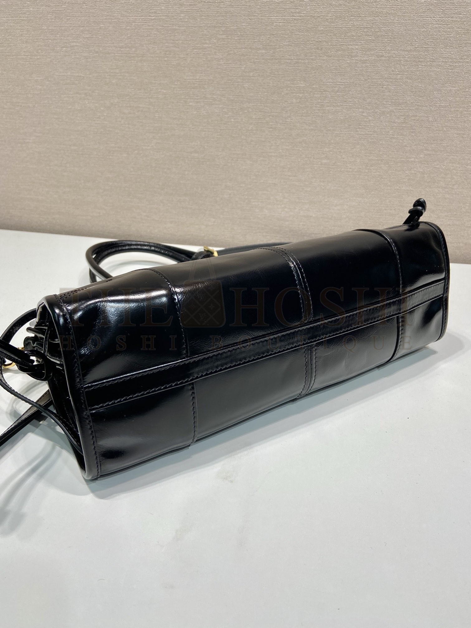 Pra*a SMALL LEATHER SHOULDER BAG IN BLACK bag 32x15.5x12cm Master Quality