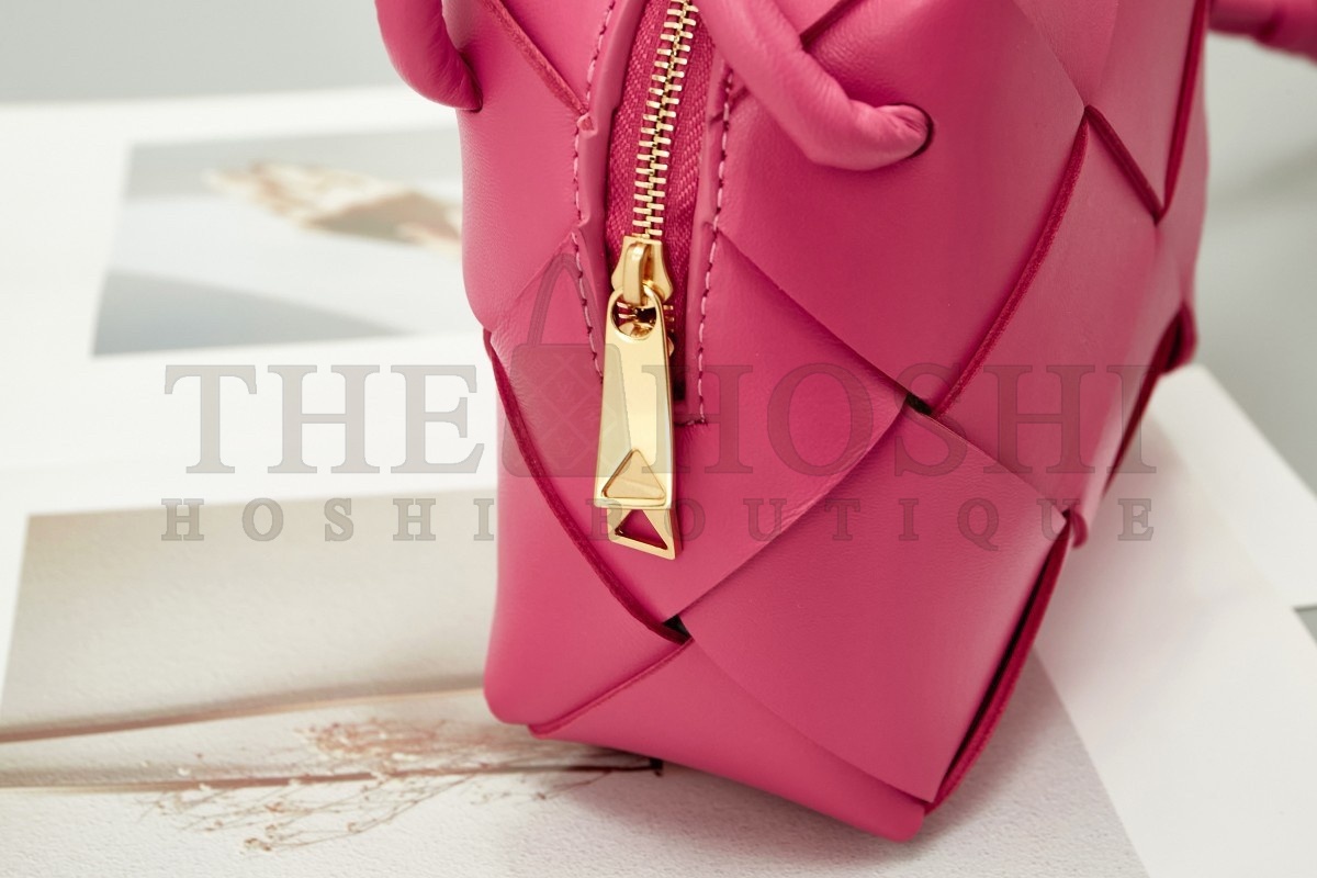 B0tt*ga Ven*ta Mini Cassette Camera Bag In Cranberry Lambskin Master Quality