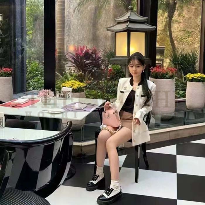 L0vis Vvtt0n LV Women Capucines Mini Handbag Jasmine Pink Taurillon Leather Master Quality