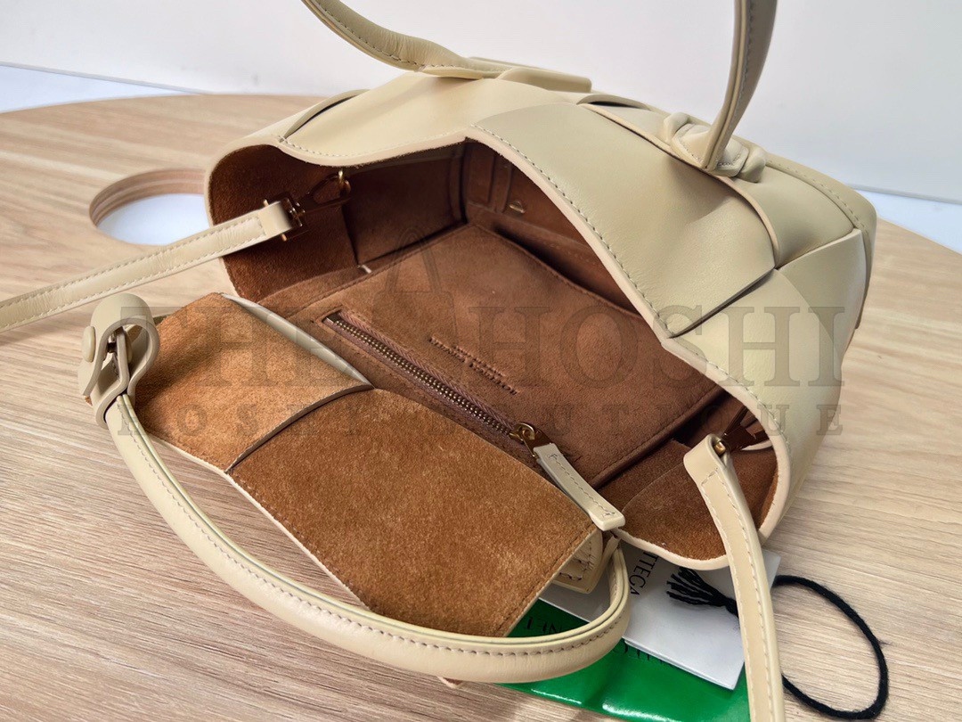 B0tt*ga Ven*ta Arco Mini Bag In Beige Intrecciato Calfskin Master Quality