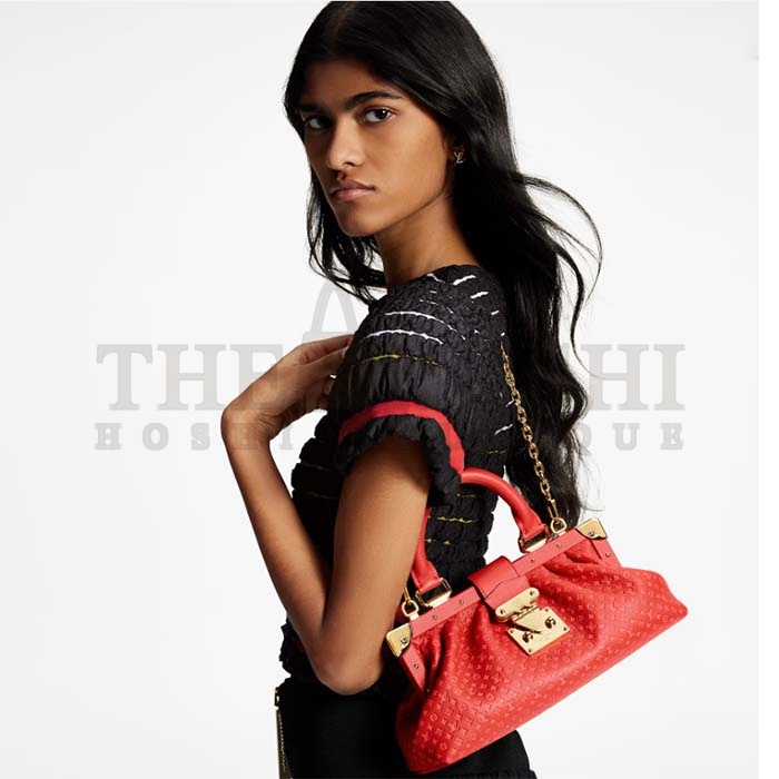 L0vis Vvtt0n LV Women Monogram Clutch Red Calfskin Leather S-Lock Master Quality