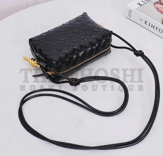 B0tt*ga Ven*ta Mini Loop Bag In Black Intrecciato Lambskin Master Quality