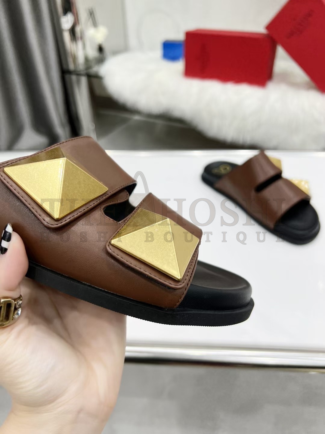 Va1e*ntin0 sandals Master Quality