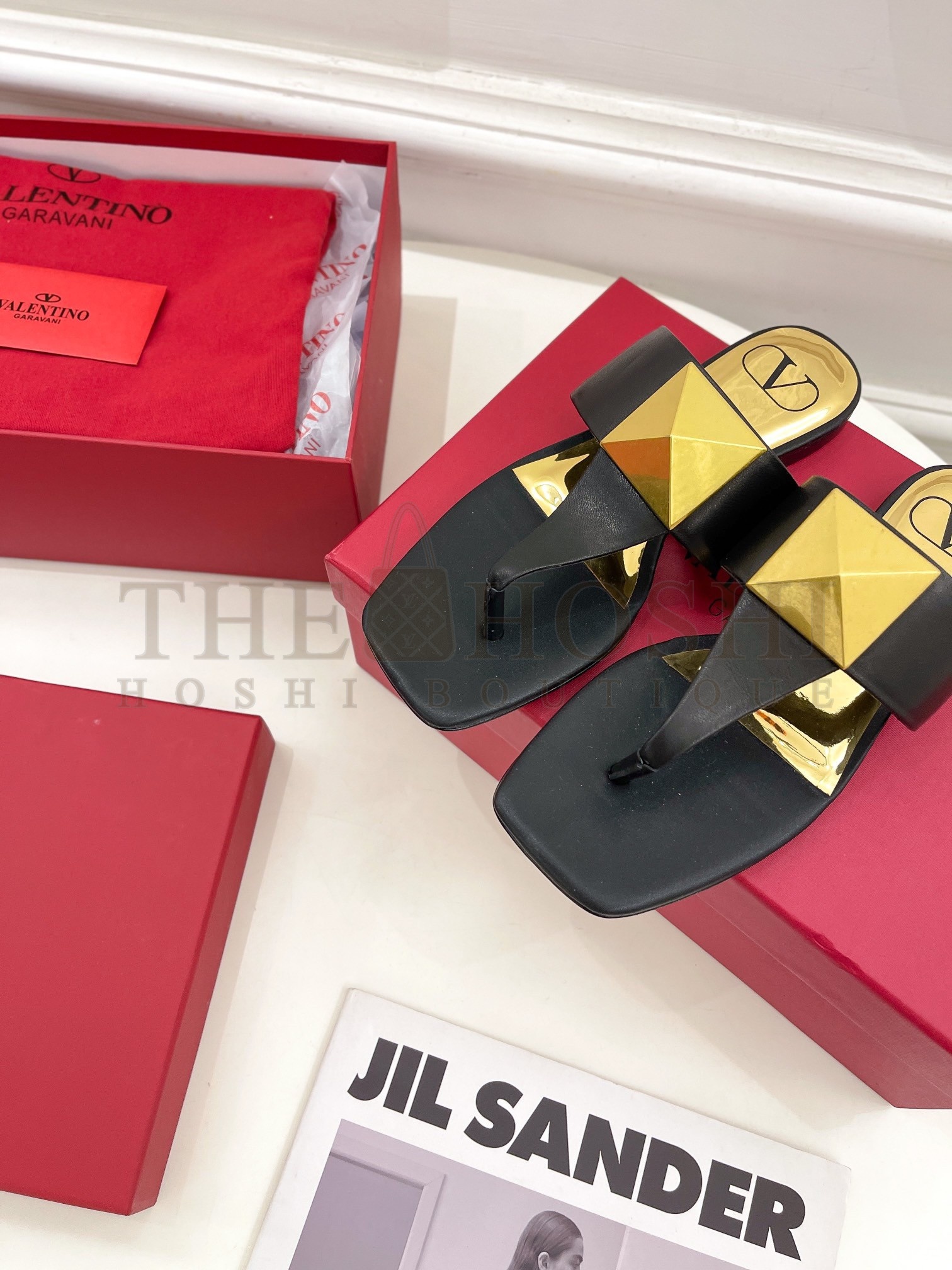 Va1e*ntin0 One Stud Flat Thong Sandals In Black Calfskin Master Quality