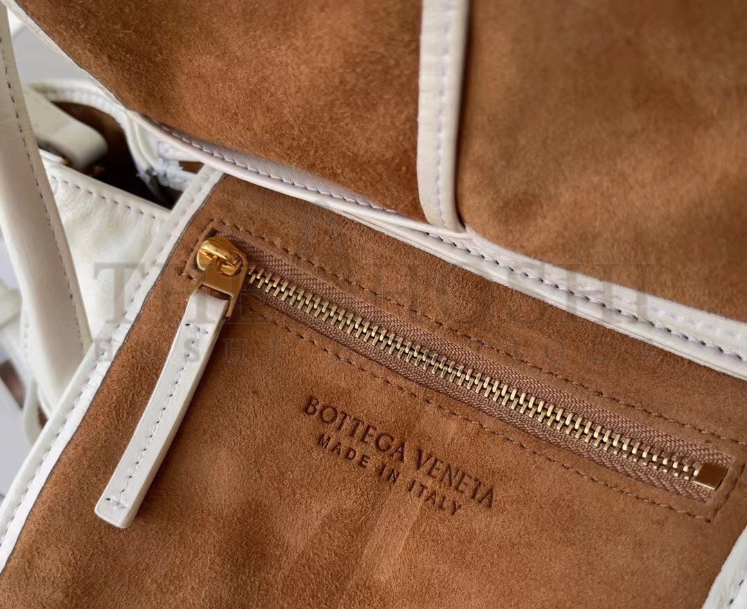 B0tt*ga Ven*ta Arco Mini Bag In White Intrecciato Leather Master Quality