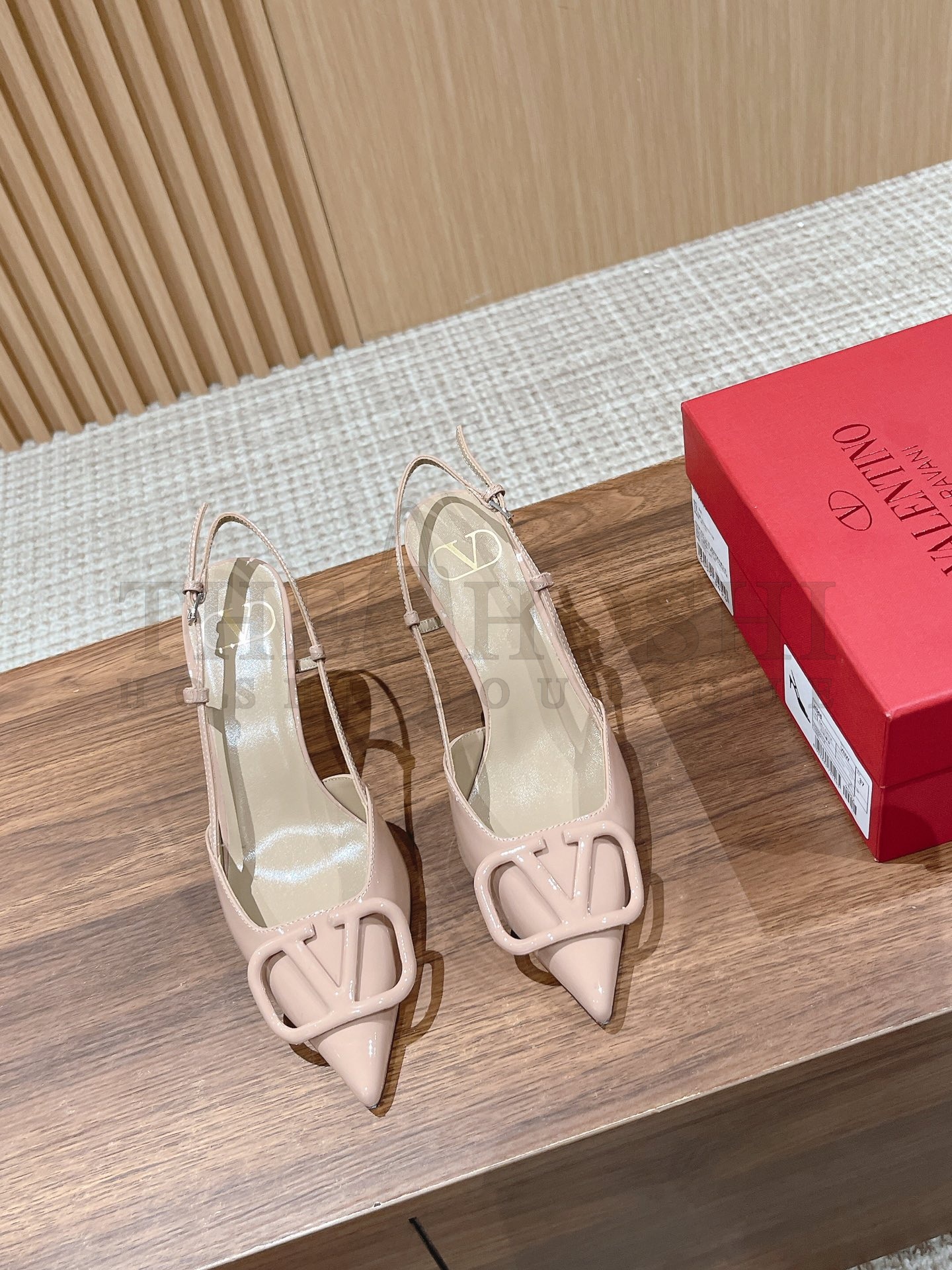 Va1e*ntin0 buckle kitten heel sandals Master Quality