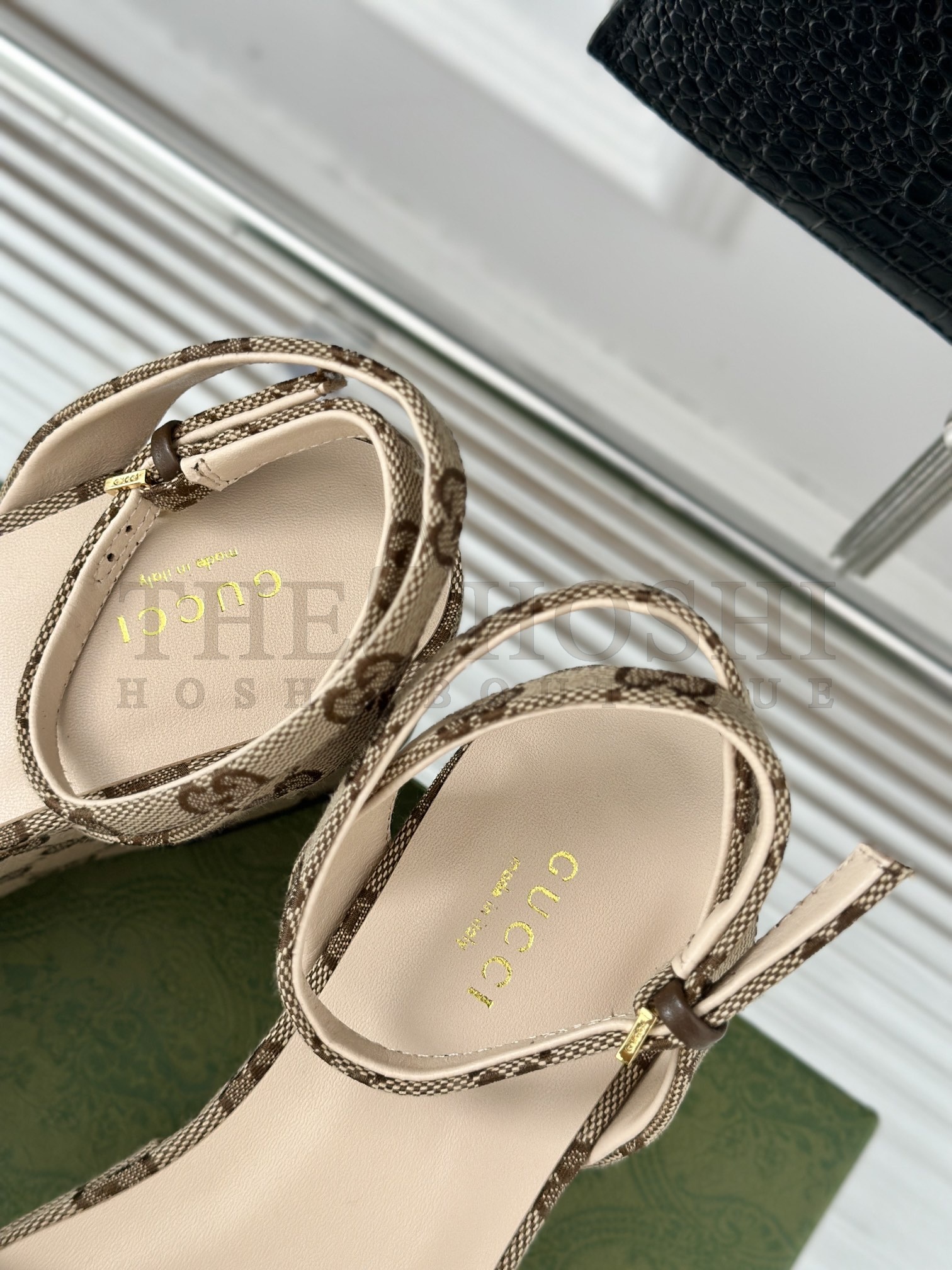 Gvc*1 24S spring/summer runway show Horsebit buckle old flower thick bottom sandals Heel height: 7.5cm Master Quality