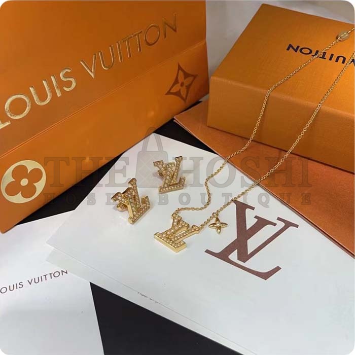 L0vis Vvtt0n Women LV Iconic Pearls Necklace Pearl-Encrusted LV Initials Monogram Flower Charms Master Quality