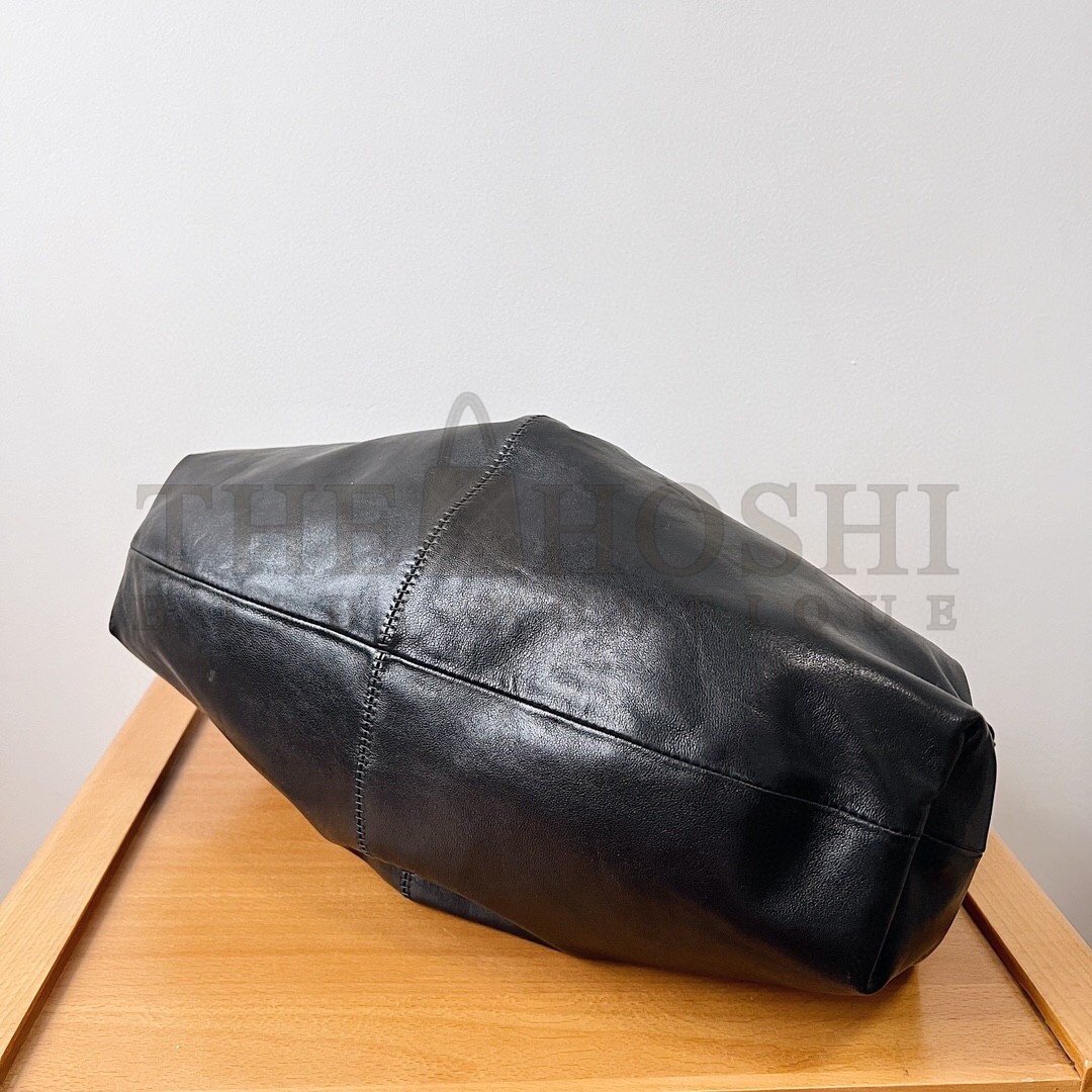 The R0w Samia Shoulder Bag in Black Leather Master Quality