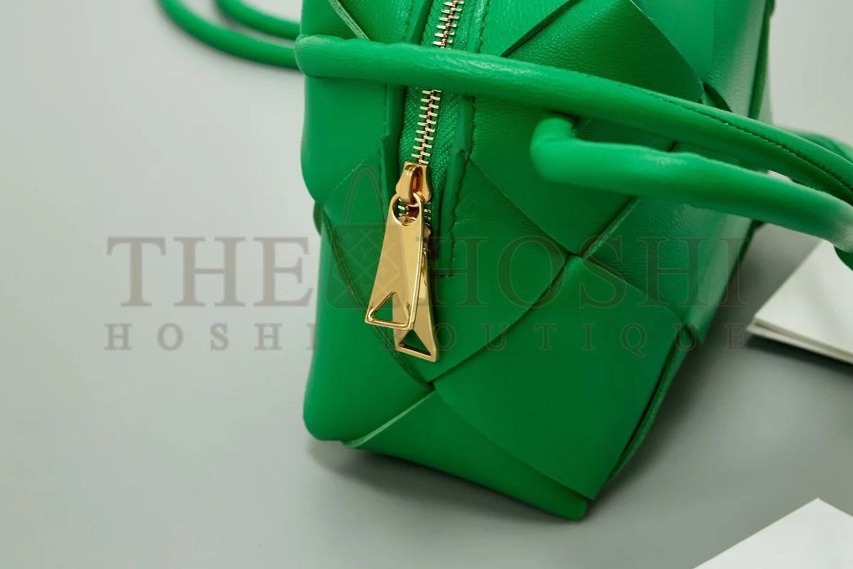 B0tt*ga Ven*ta Mini Cassette Camera Bag In Parakeet Lambskin Master Quality