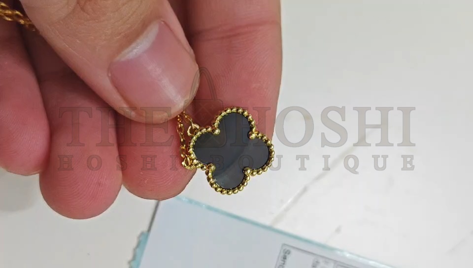 V*n Cl**f & Arpels Clover Necklace in Fine Gray, Vintage Alhambra pendant Master Quality