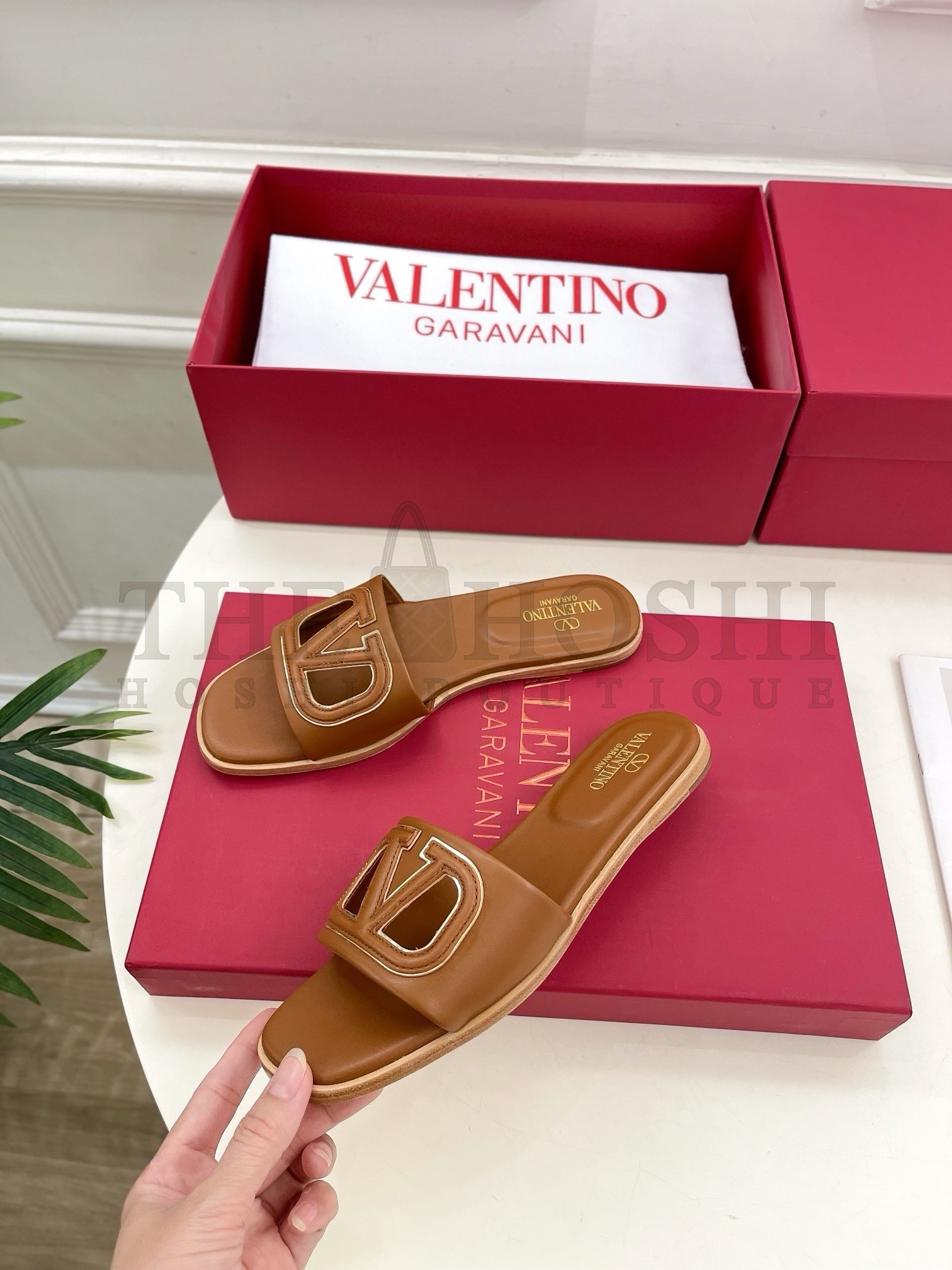 Va1e*ntin0 VLogo Cut-out Slide Sandals in Brown Leather Master Quality