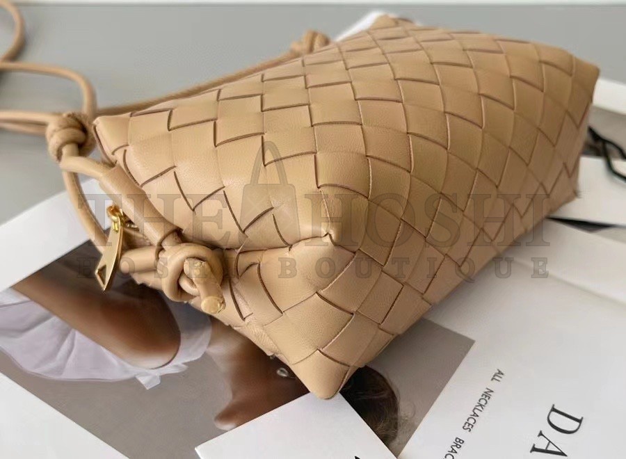 B0tt*ga Ven*ta Mini Loop Bag In Beige Intrecciato Lambskin Master Quality