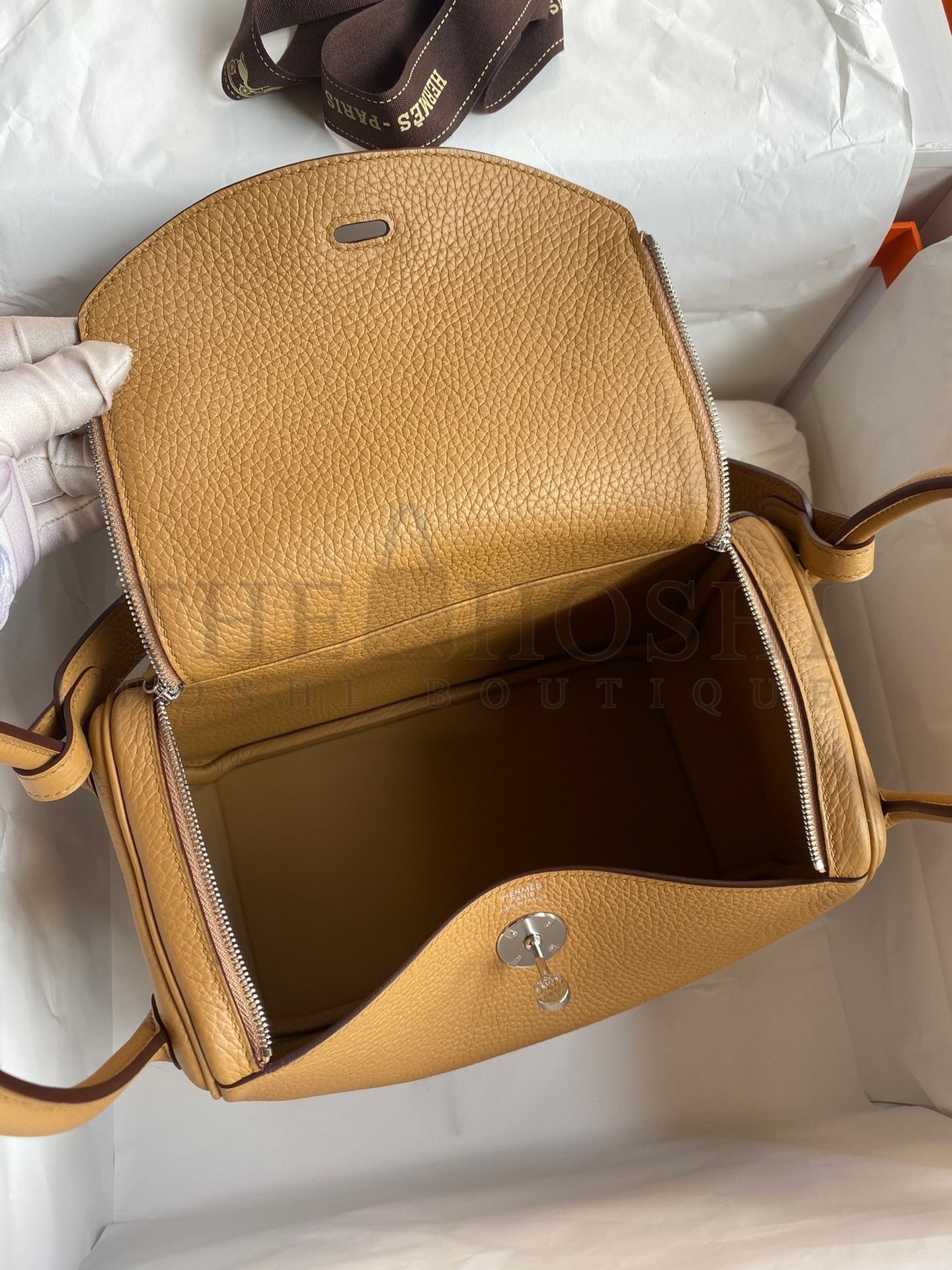 H**me5 Lindy 26 Handmade Bag In Biscuit Clemence Leather Master Quality