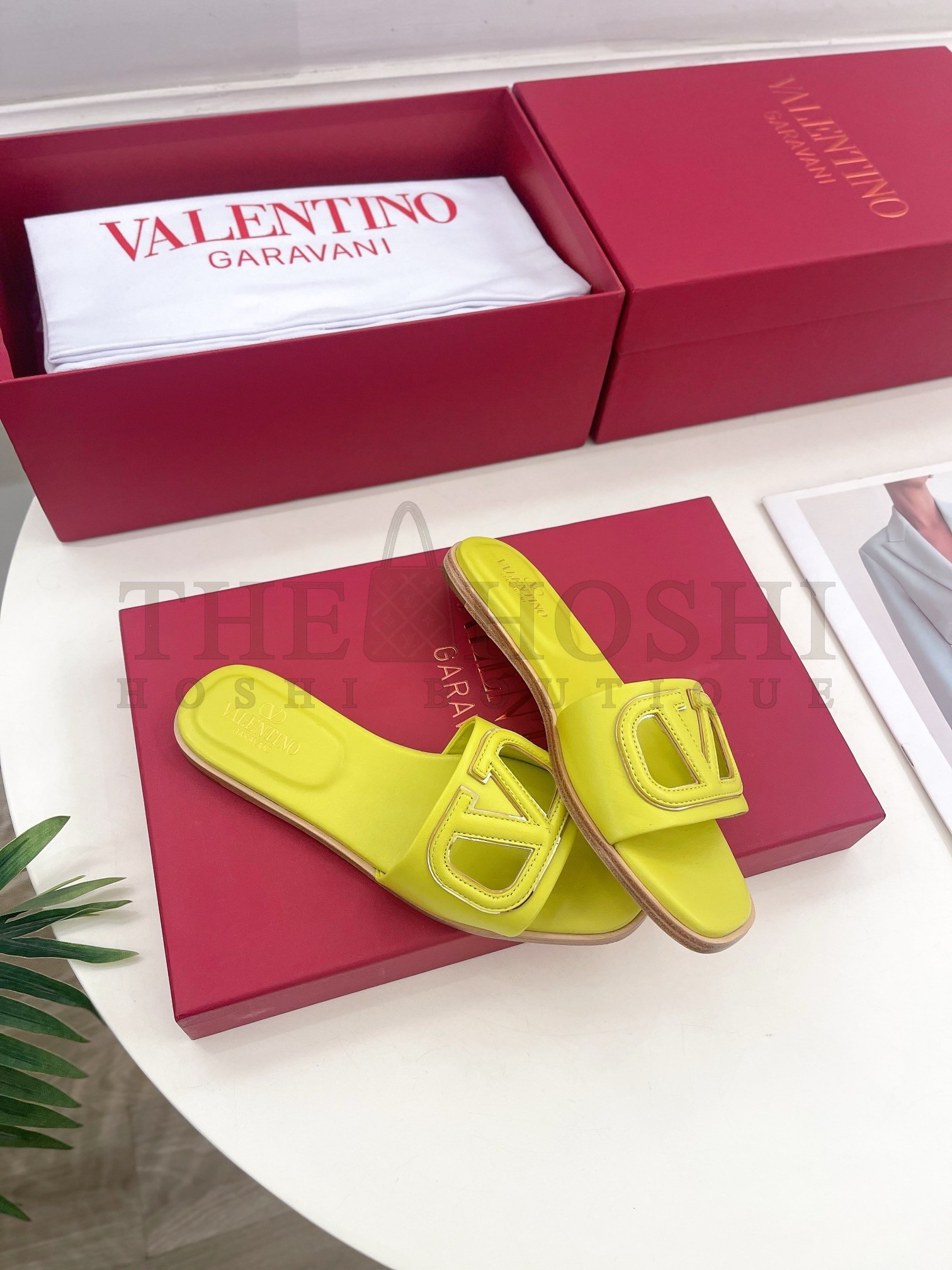 Va1e*ntin0 VLogo Cut-out Slide Sandals in Yellow Leather Master Quality