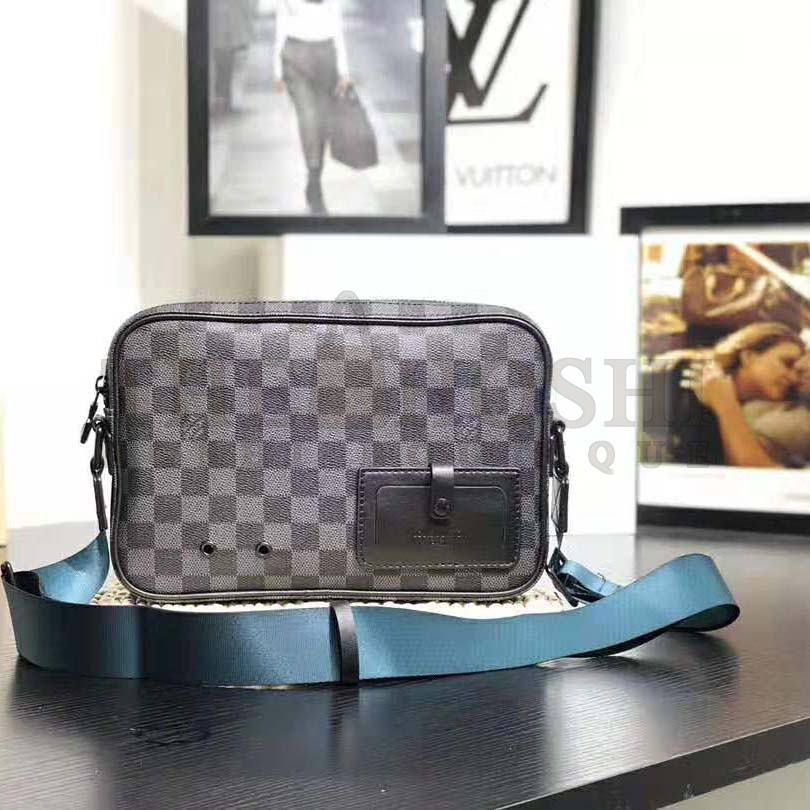 L0vis Vvtt0n LV Men Alpha Messenger in Classic LV Damier Graphite Canvas-Grey Master Quality