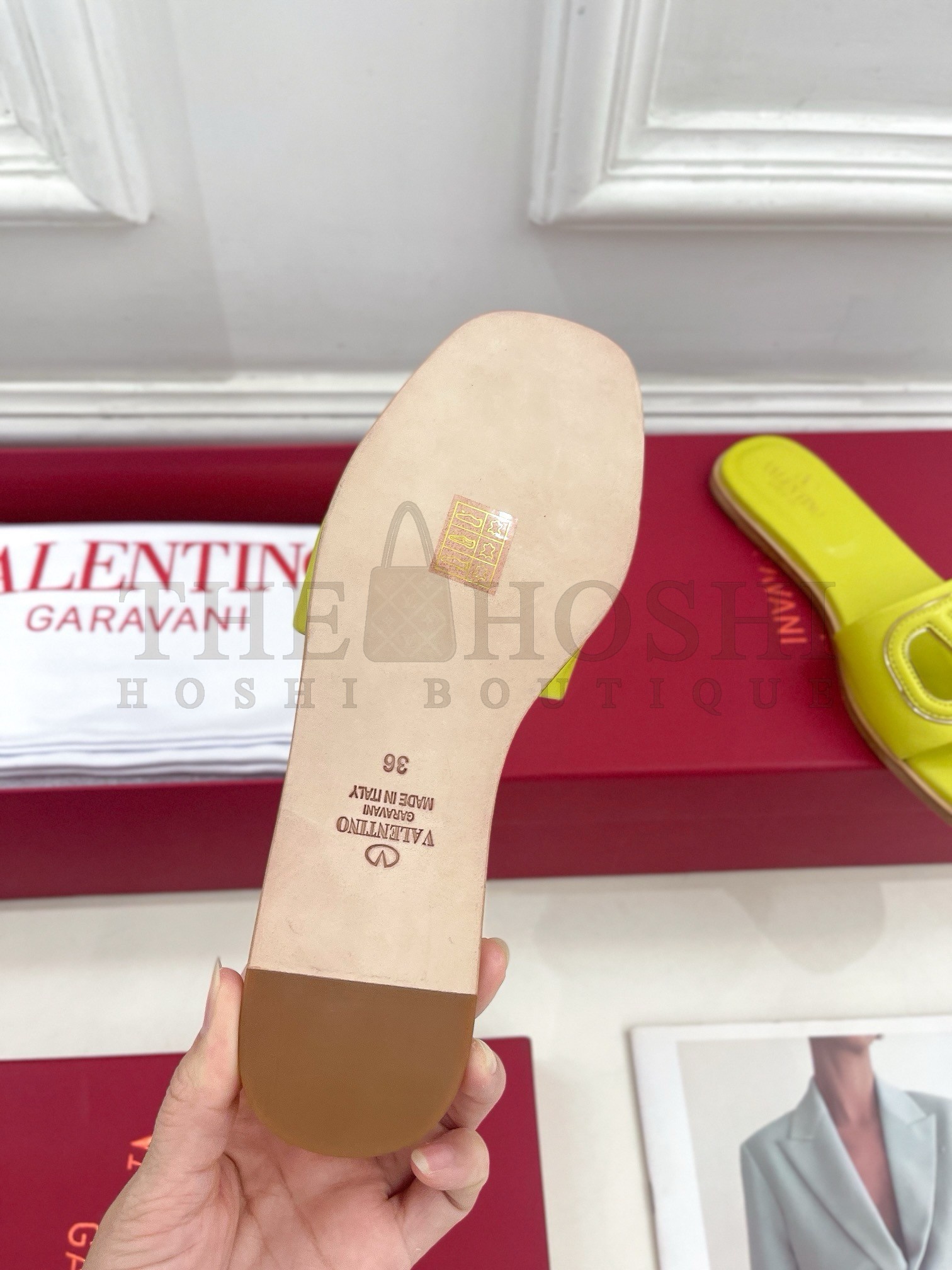 Va1e*ntin0 VLogo Cut-out Slide Sandals in Yellow Leather Master Quality