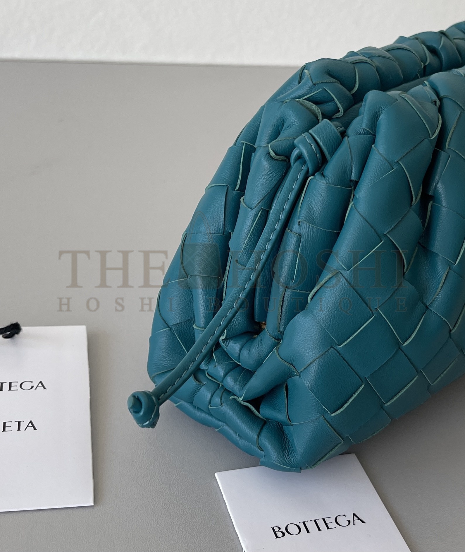 B0tt*ga Ven*ta BV The Pouch Intrecciato Mini Bag In Blue REAL LEATHER SIZE:22*12*7CM Master Quality