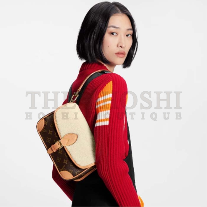 L0vis Vvtt0n LV Women Diane Handbag Beige Brown Monogram Coated Canvas Shearling Master Quality