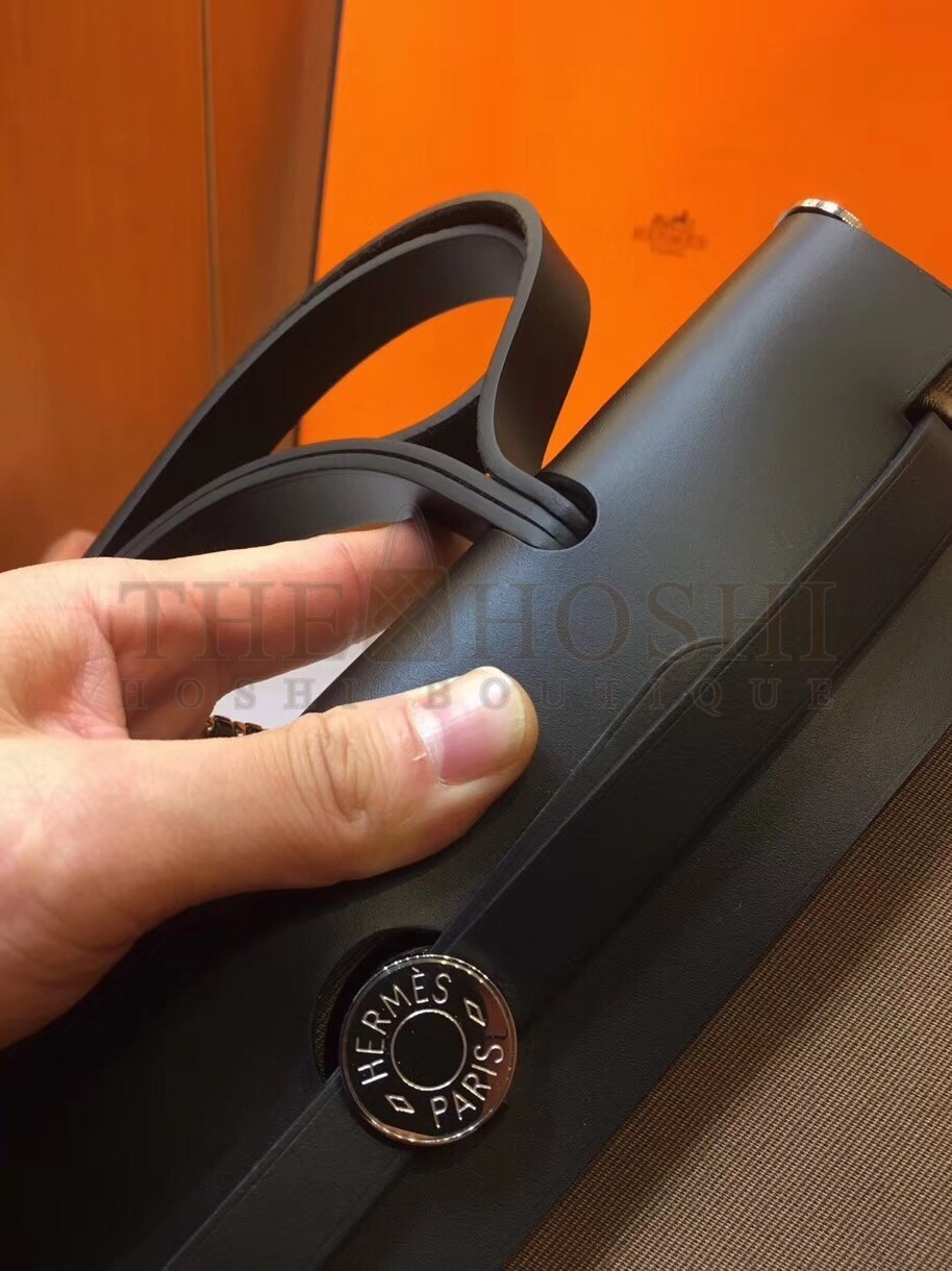 H**me5 Herbag Zip 31cm Bag In Black And Taupe Master Quality