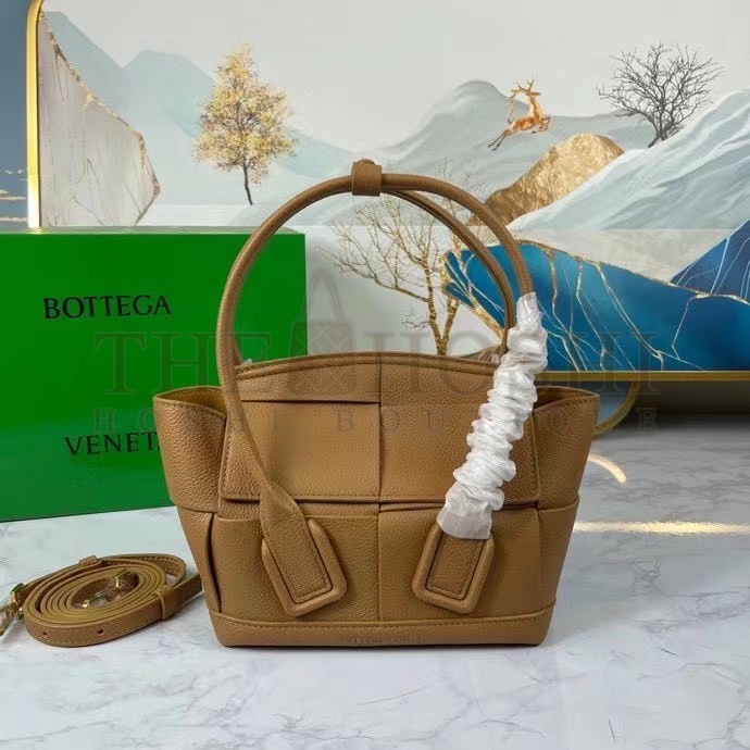 B0tt*ga Ven*ta Arco Mini Bag In Caramel Grained Leather Master Quality