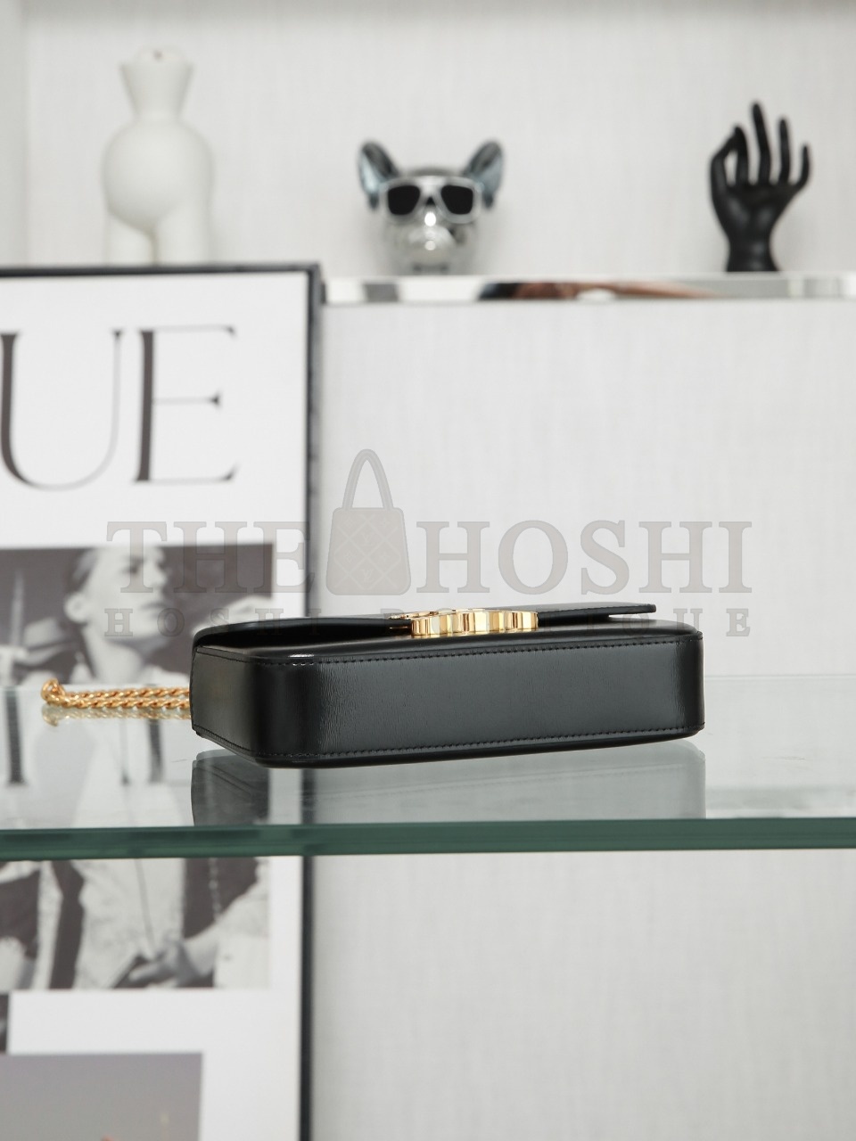 Ce1i*e Triomphe chain shoulder bag in satined calfskin width 20.5 cm, height 11.5 cm, depth 4 cm. Master Quality