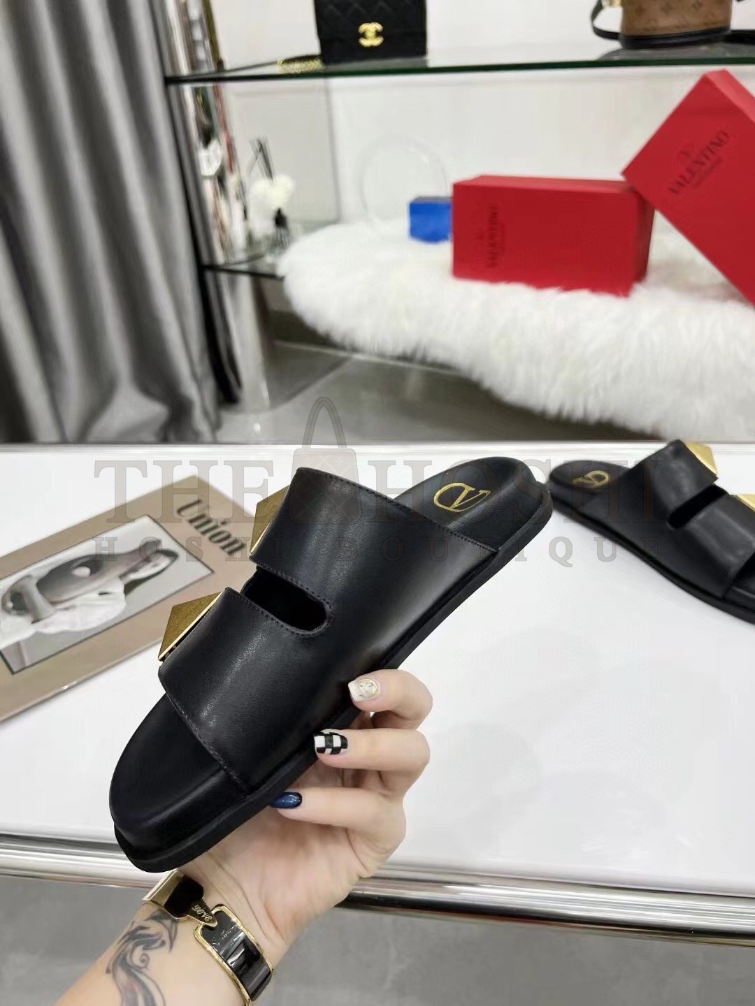 Va1e*ntin0 One Stud Slide Sandals In Black Calfskin Master Quality