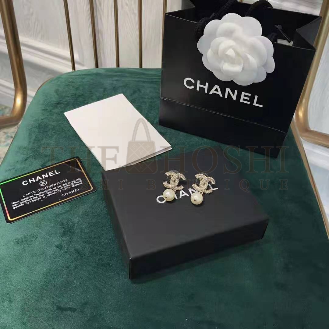 Ch**el Women Earrings in Metal Glass Pearls Resin & Diamantés-White Master Quality