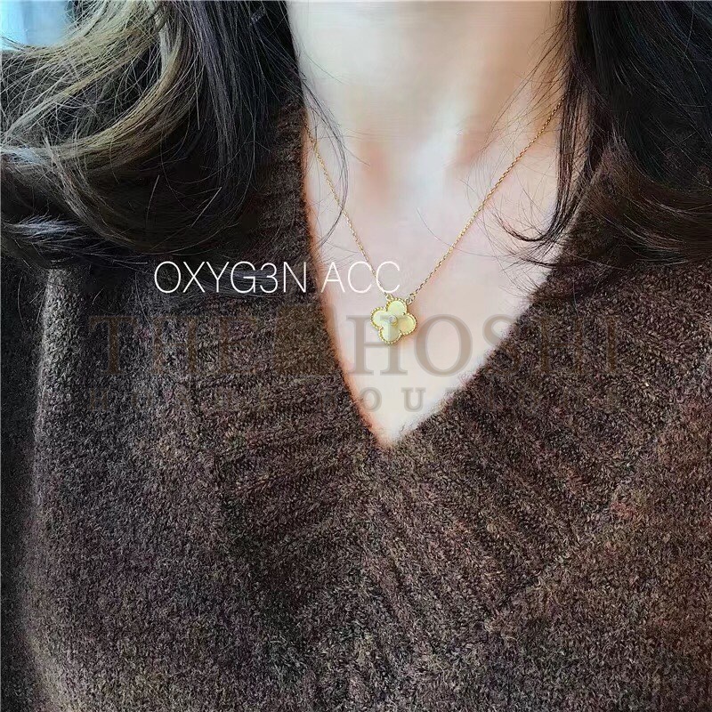 V*n Cl**f & Arpels Gold Mother-of-Pearl Four-Leaf Clover Necklace, Vintage Alhambra pendant Master Quality