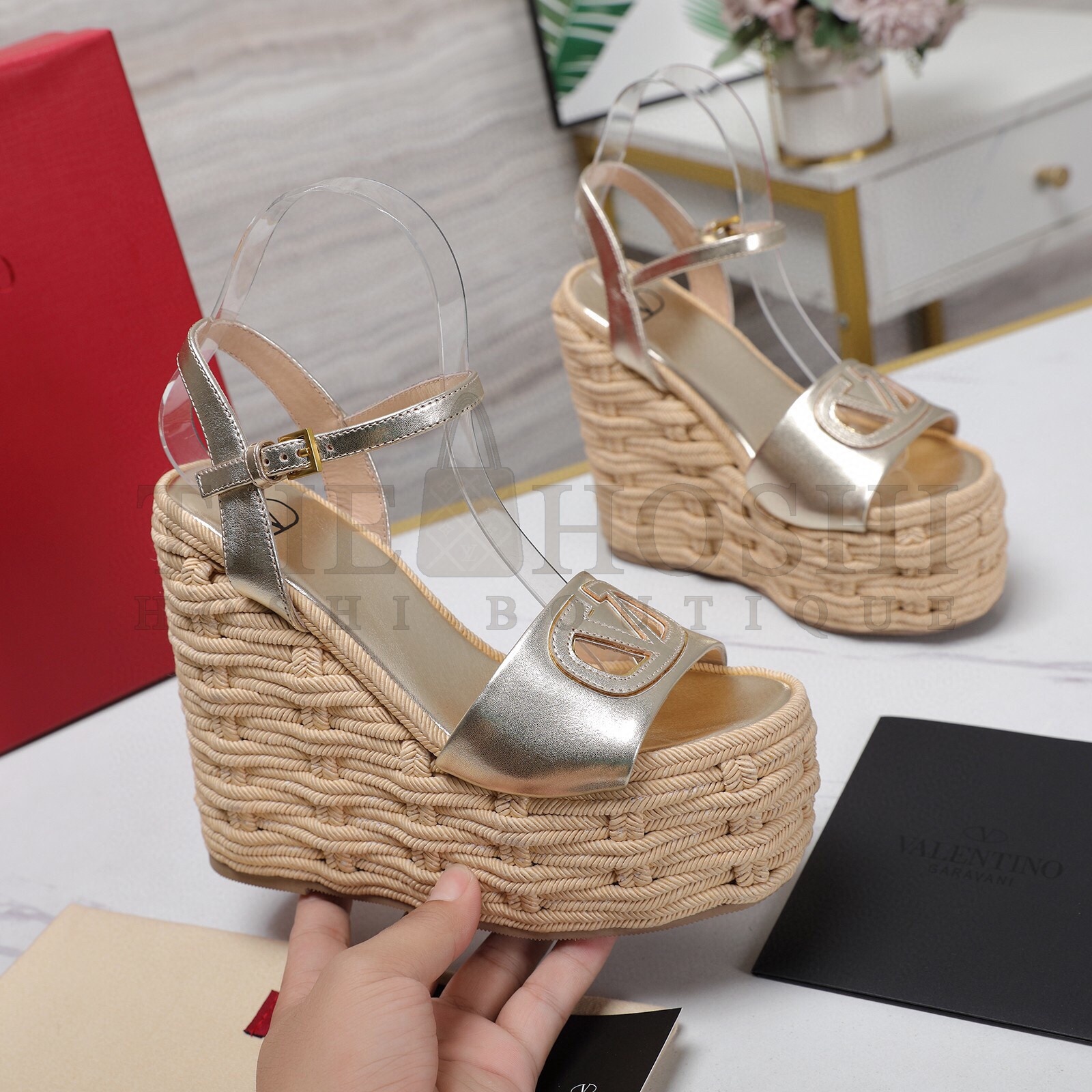 Va1e*ntin0 VLogo Cut-out Espadrille Wedge Sandals in Gold Metallic Leather Master Quality