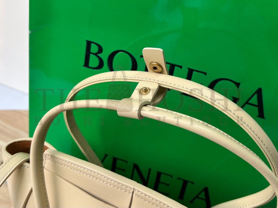 B0tt*ga Ven*ta Arco Mini Bag In Beige Intrecciato Calfskin Master Quality