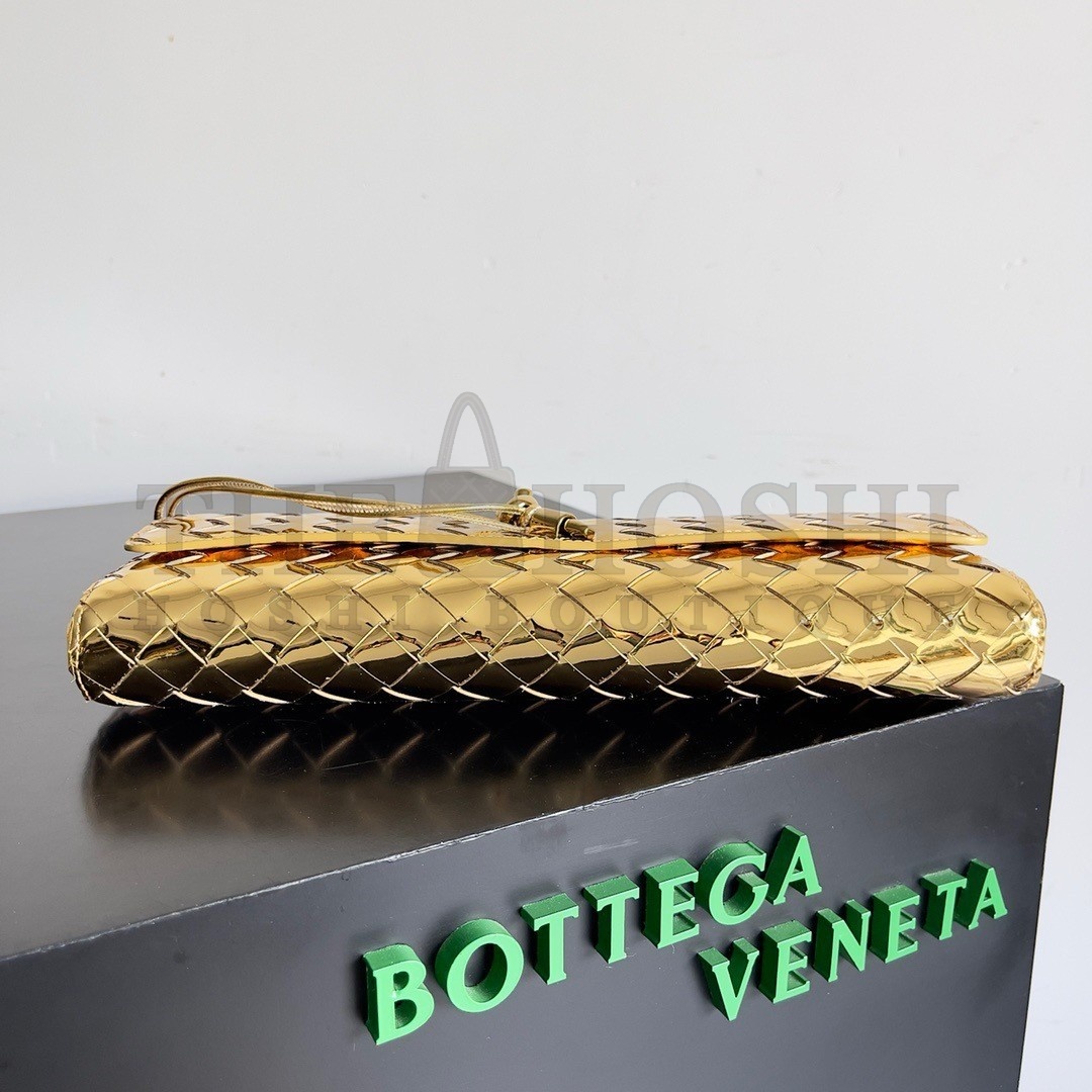B0tt*ga Ven*ta Andiamo Clutch with Handle in Gold Metallic Leather Master Quality