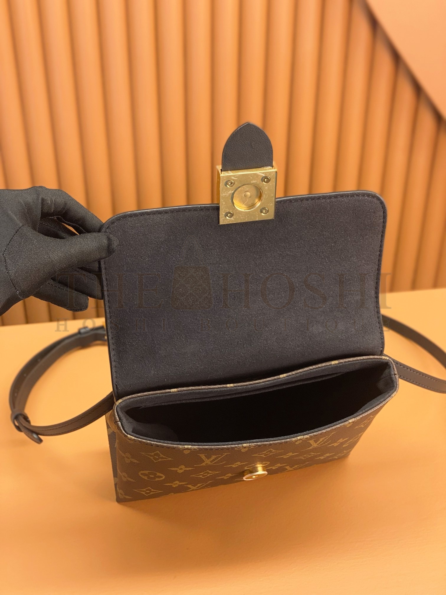 L0vis Vvtt0n LV Women Locky BB Bag in Monogram Coated Canvas and Smooth Cowhide Leather Master Quality