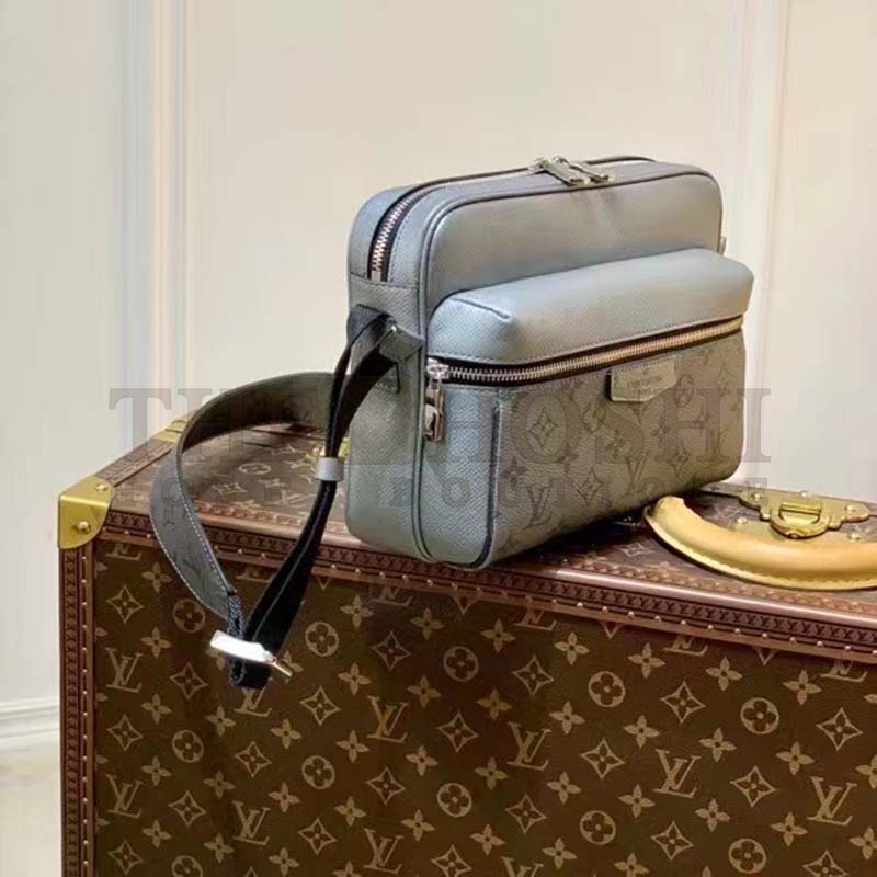 L0vis Vvtt0n LV Men Outdoor Messenger Bag Gunmetal Gray Monogram Coated Canvas Master Quality