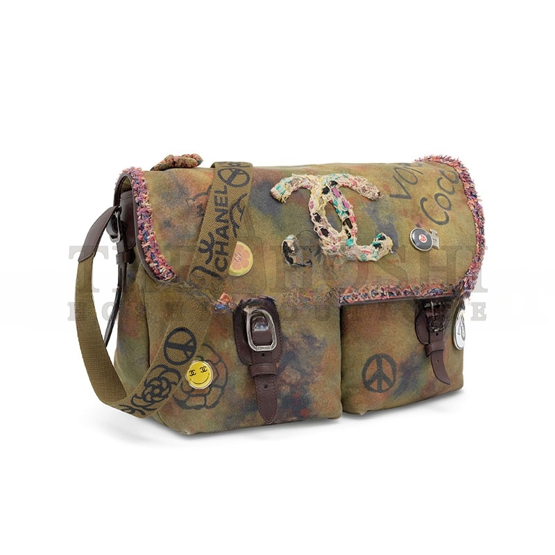 Ch**el GRAFFITI ON THE PAVEMENTS MESSENGER BAG 144205 (35*29*14cm) Master Quality