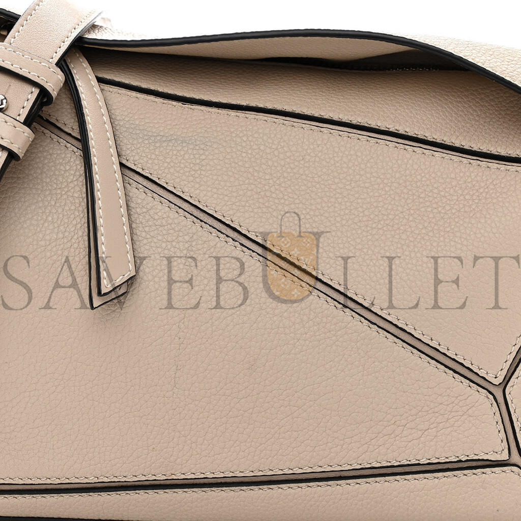 L0ew* GRAINED CALFSKIN SMALL PUZZLE BAG SAND (24*16.5*10.5cm) Master Quality