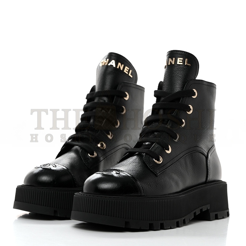 Ch**el GRAINED CALFSKIN SHINY CALFSKIN CC LACE UP COMBAT BOOTS 1437689 Master Quality