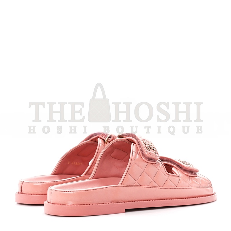 Ch**el LAMBSKIN QUILTED VELCRO DAD CHAIN CC SLIDE SANDALS Master Quality